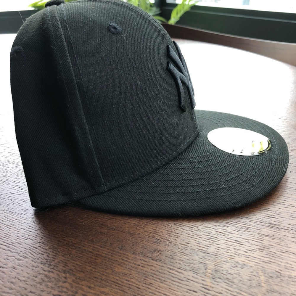 Fitted hat - Picture 4 of 5